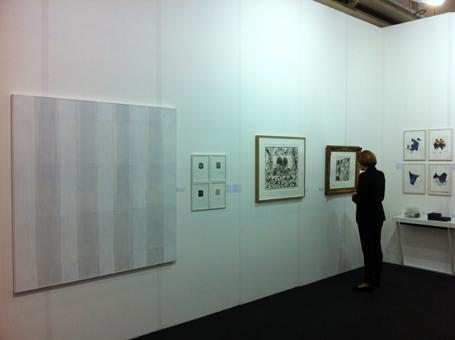 Stand G 3 an der KUNST Z�RICH dieser Ausschnitt: Esther Roth (Gem�lde und Lithografien), Pierre Alechinsky (Zeichnung), Erich Heckel (Holzschnitt 1911), Marie von Heyl (Aquarelle 2011)